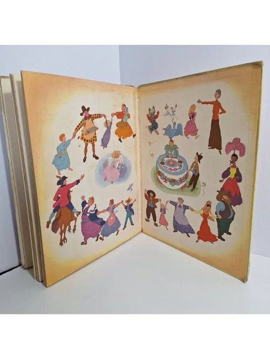 The Golden Song Book 1945 60 Favorite Singing Games Hardcover Illustrated Music - Picture 8 of 16